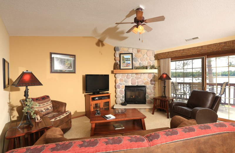 Guest living room at Wild Eagle Lodge.
