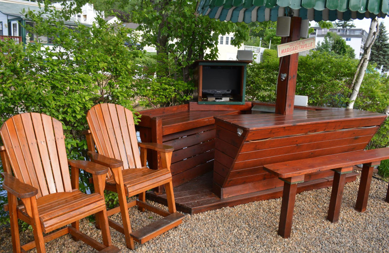 Patio at Channel Waterfront Cottages.