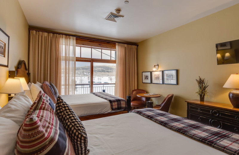 Guest bedroom at Teton Springs Lodge.