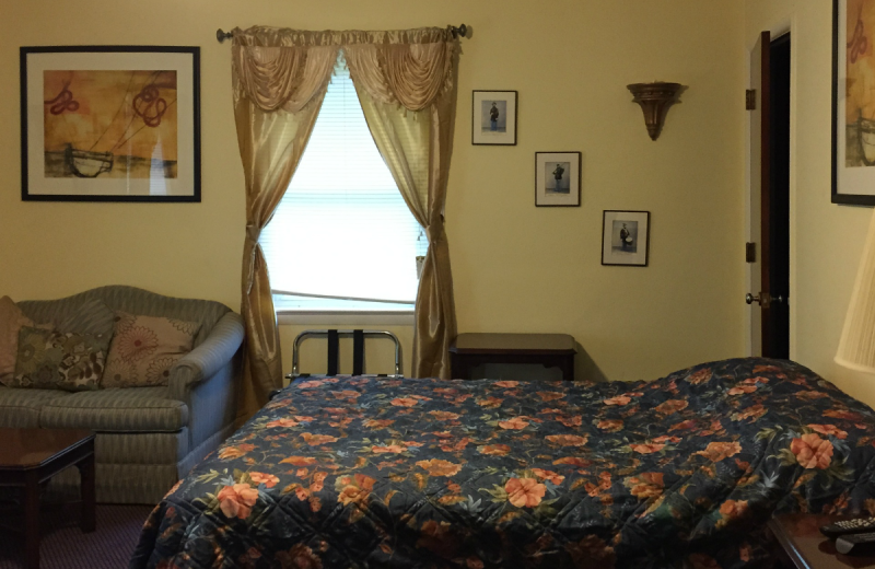 Guest room at The Alcove at Luray.