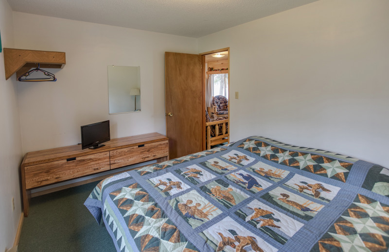 Cabin bedroom at Twin Springs Resort.