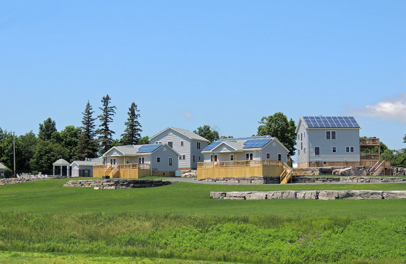 Exterior view of Angel Rock Waterfront Cottages.