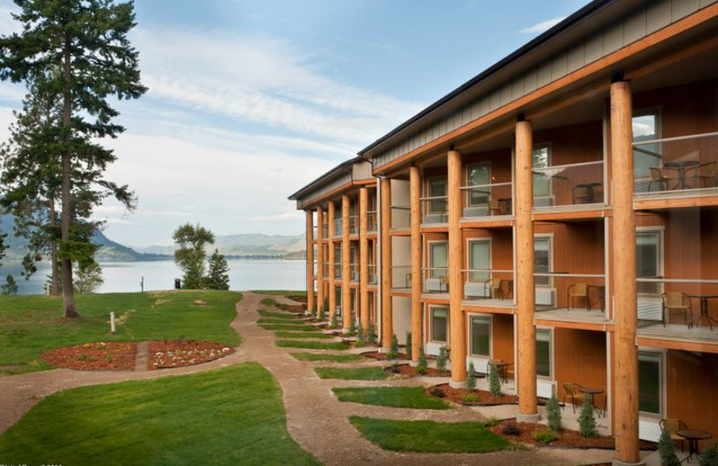 Exterior view of Talking Rock Resort.