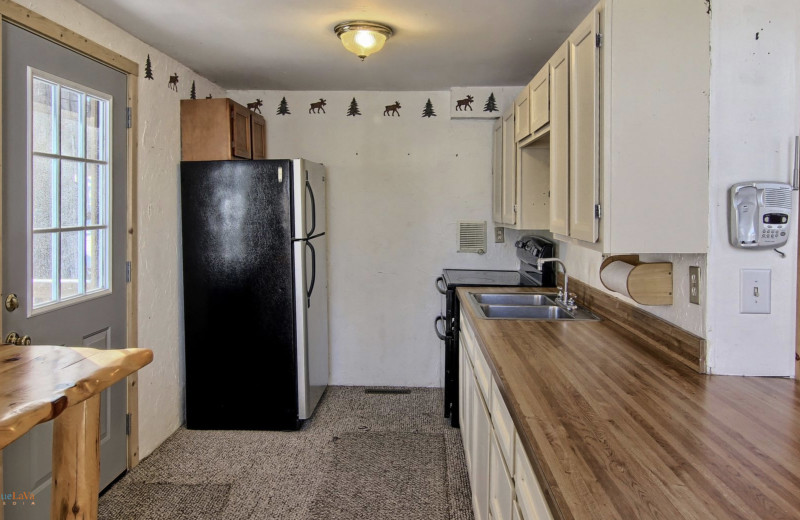 Cottage kitchen at Hawk's Eye Golf Resort.