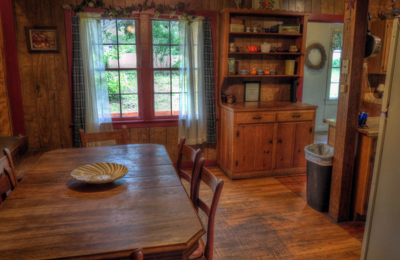 Cabin kitchen and dining at Foxfire Cabins.