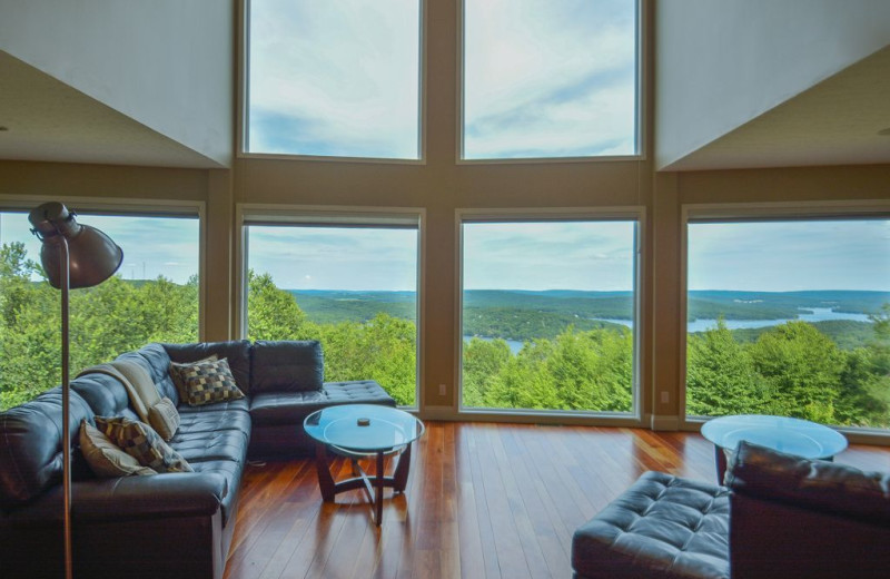 Rental living room at Taylor-Made Deep Creek Vacations.