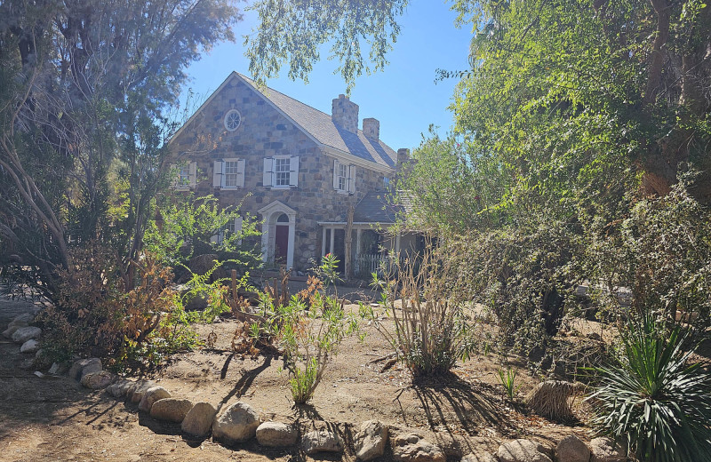 Exterior view of Campbell House Inn.