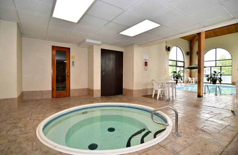 Hot Tub & Pool at Best Western Music Capital Inn