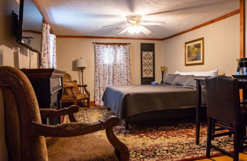 Guest room at Hocking Hills Inn.