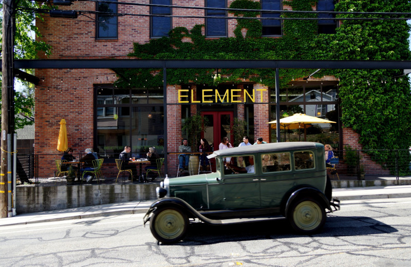 Dining near Hanford House Bed 