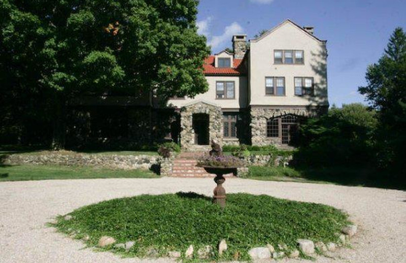 Exterior view of Rock Hall Luxe Lodging.