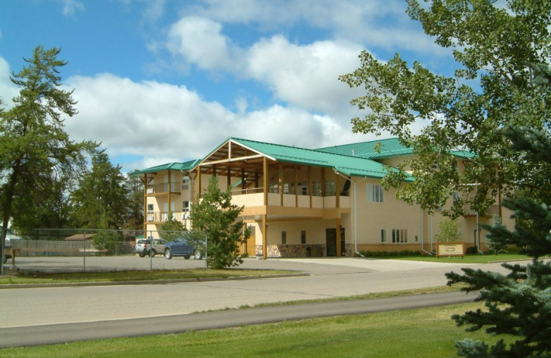 Exterior view of Northern Greens Resort and Conference Centre.