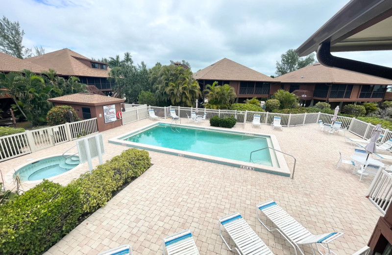 Outdoor pool at Signal Inn Beach 