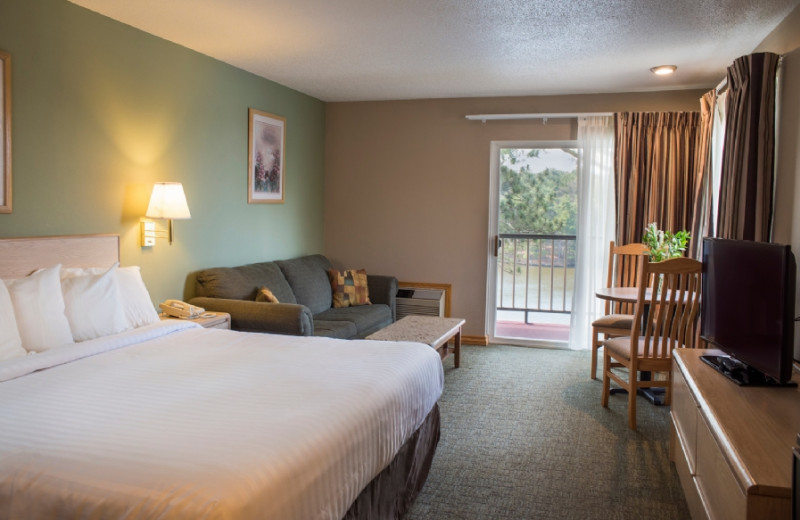 Guest room at Cliffside Resort & Suites.