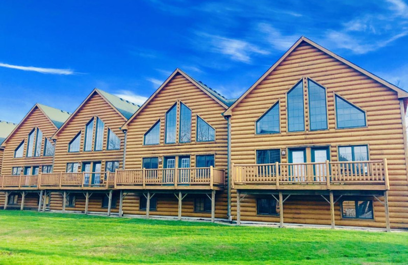 Exterior view of Grand Bear Resort at Starved Rock.