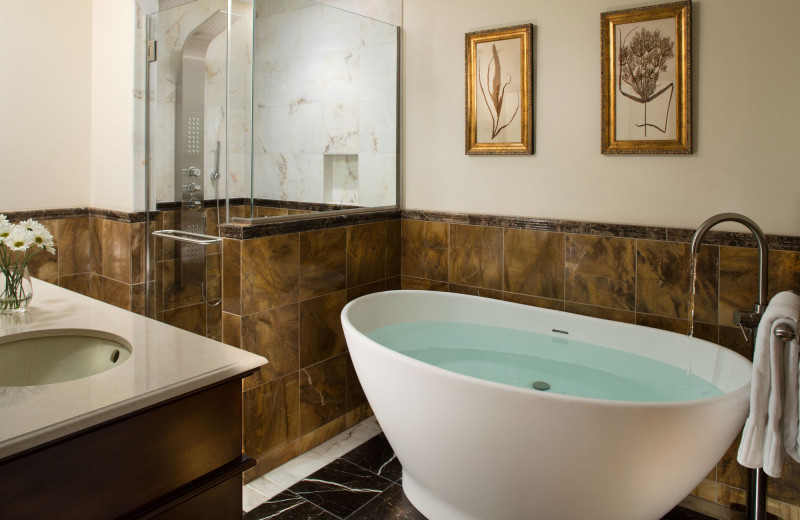 Guest bathroom at 16 Bay View.