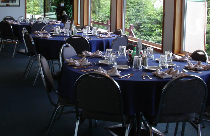 Dinning area at portsman's Cove Lodge.
