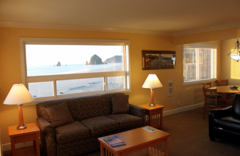 Guest living room at The Tolovana Inn.