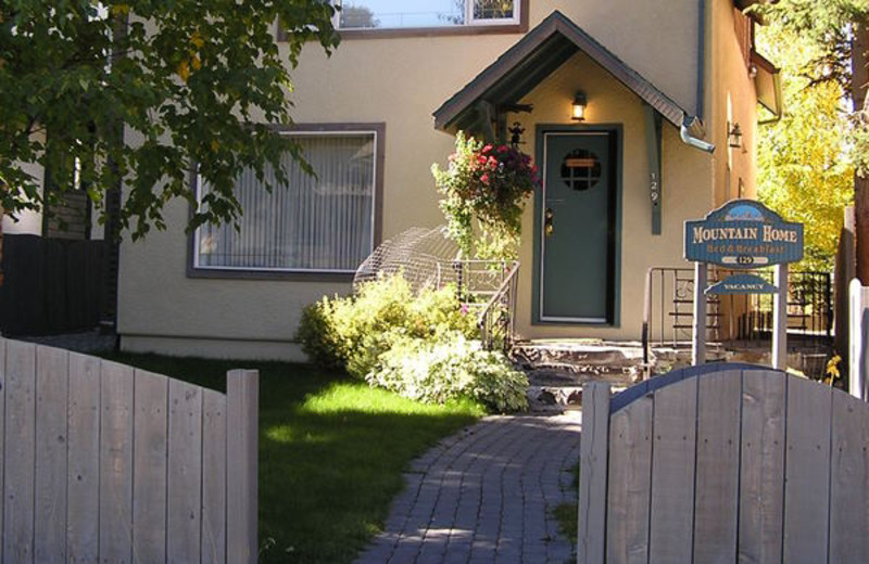 Exterior view of Mountain Home Bed & Breakfast.