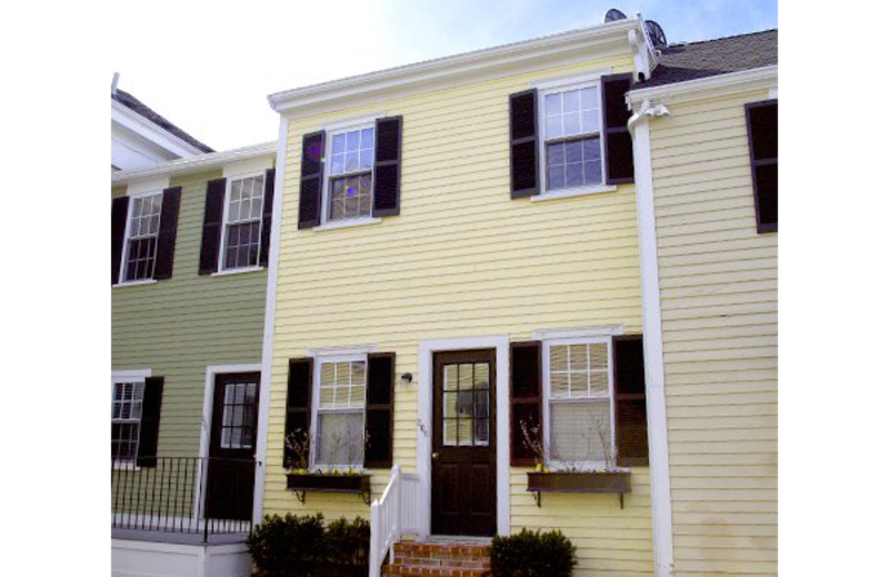 Exterior view of Essex Street Inn Newburyport.