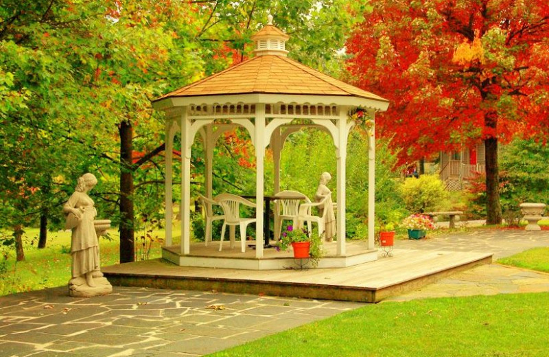 Gazebo at Royal Oaks Cabins.