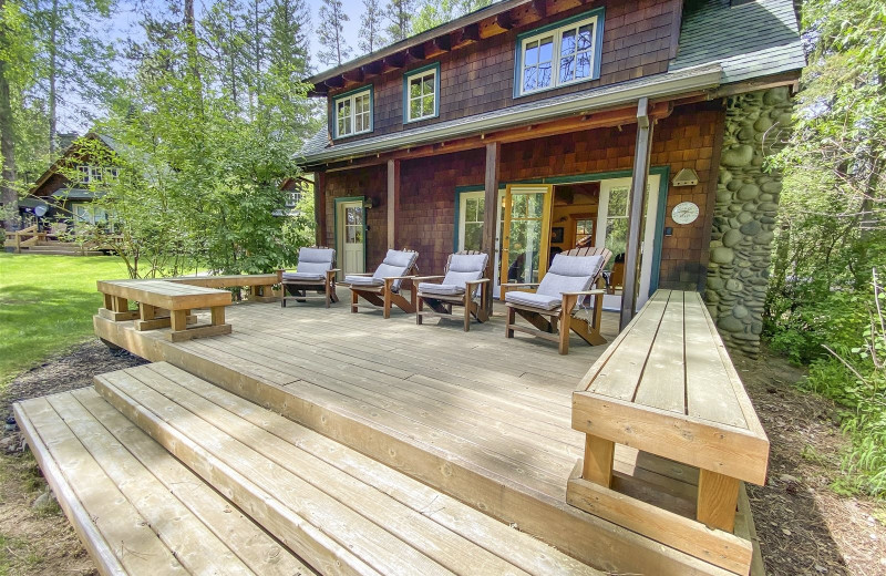 Rental exterior at Sisters Vacation Rentals.