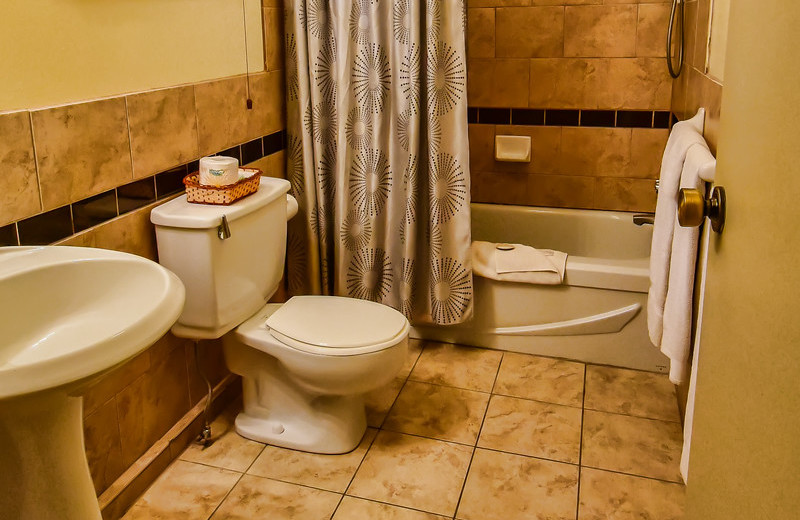 Guest bathroom at Bonnie View Inn.