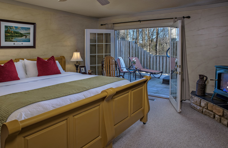 The MacLeod Cottage guest bedroom at Glenlaurel, A Scottish Inn & Cottages.