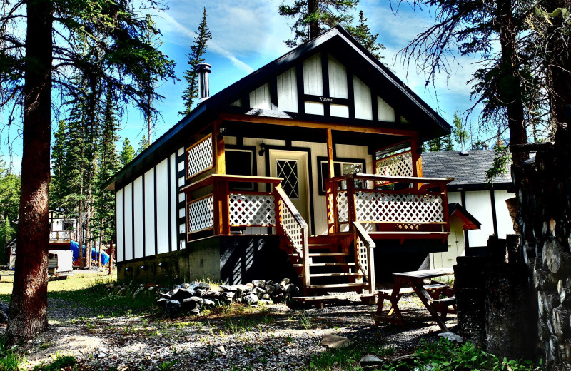 Exterior view of Expanse Cottages.