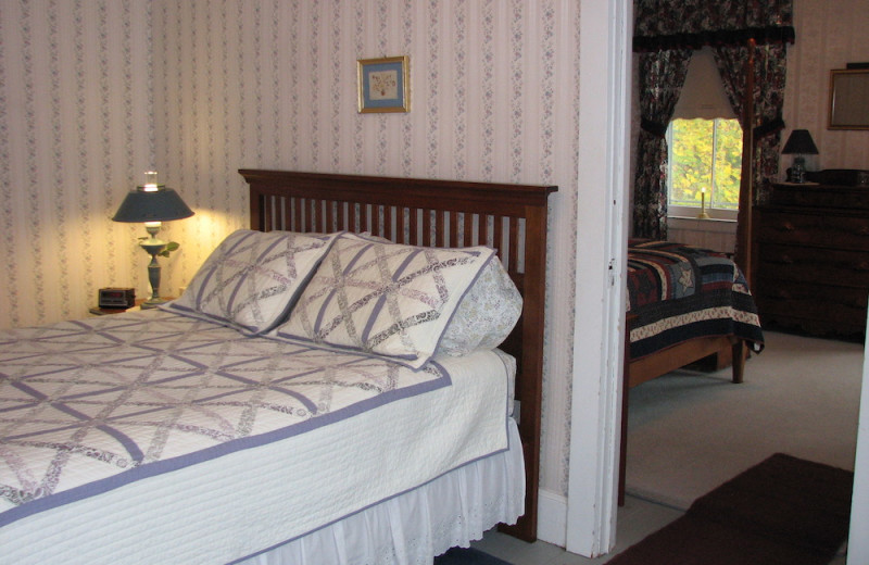 Guest room at VanCleef Homestead Bed 