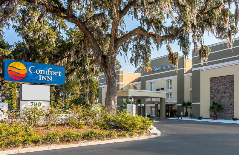 Exterior view of Comfort Inn Midtown.