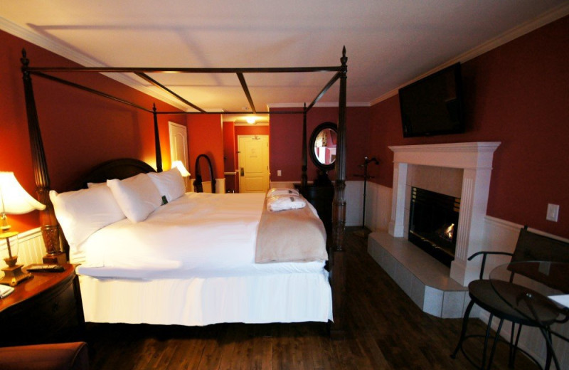 One king bed, jetted tub, fire place, main floor, river view at South Thompson Inn & Conference Centre.