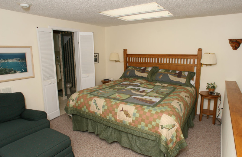 Guest bedroom at Edgewater Inn on the Harbor.