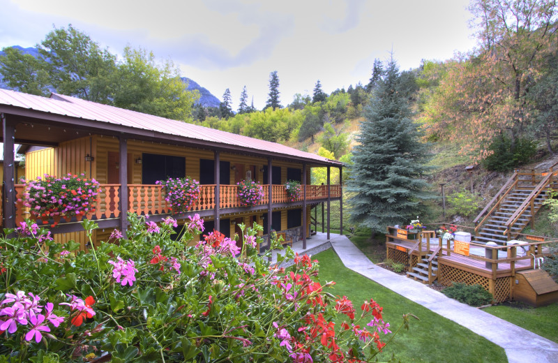 Exterior view of Box Canyon Lodge & Hot Springs.