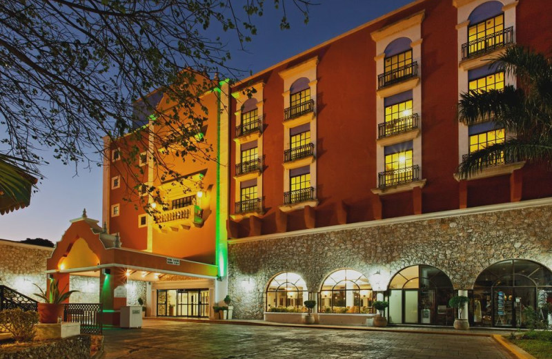 Exterior view of Holiday Inn Mérida.