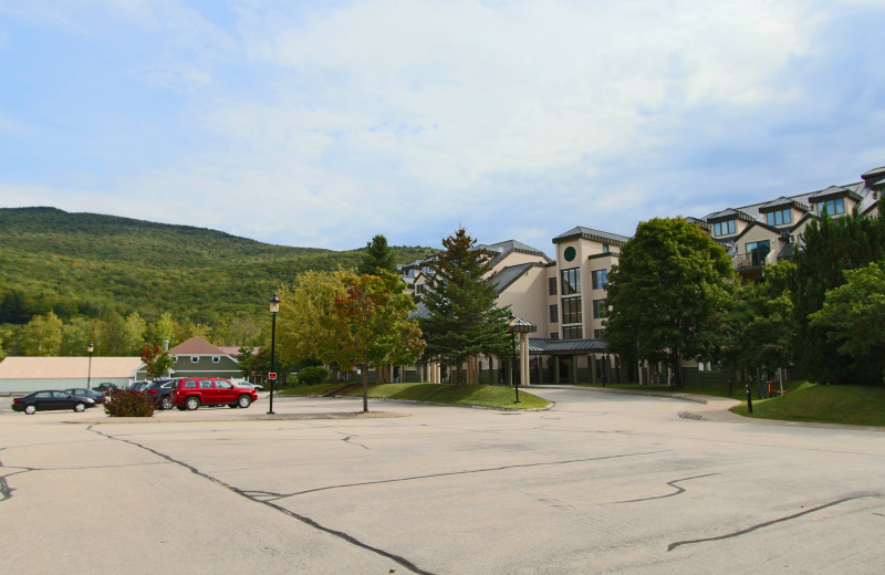 Exterior view of Rivergreen Resort.