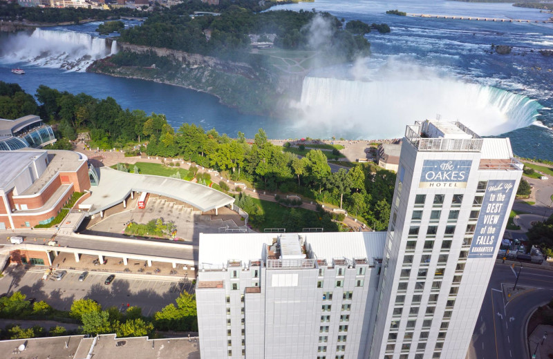 Exterior view of The Oakes Hotel Overlooking the Falls.