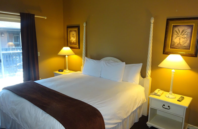 Guest room at OgunquitHotels.net.