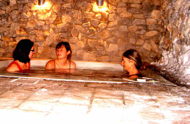 Hot tub at Port Albert Inn and Cottages