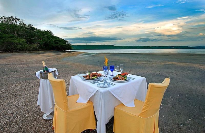 Dining at Allegro Resort Papagayo Hotel.