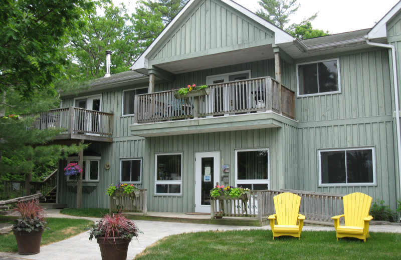 Exterior view of Pine Vista Resort.