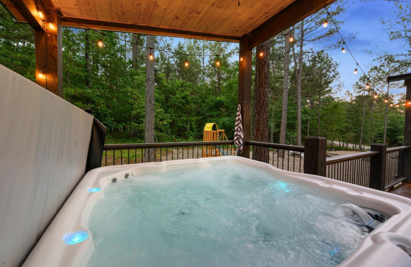 Cabin hot tub at Blue Beaver Luxury Cabins.
