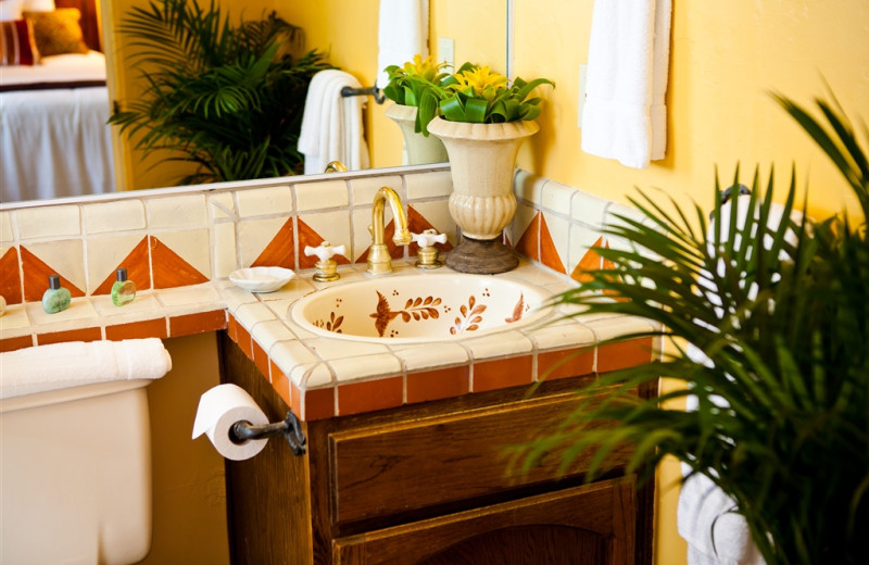 Guest bathroom at El Cordova Hotel.