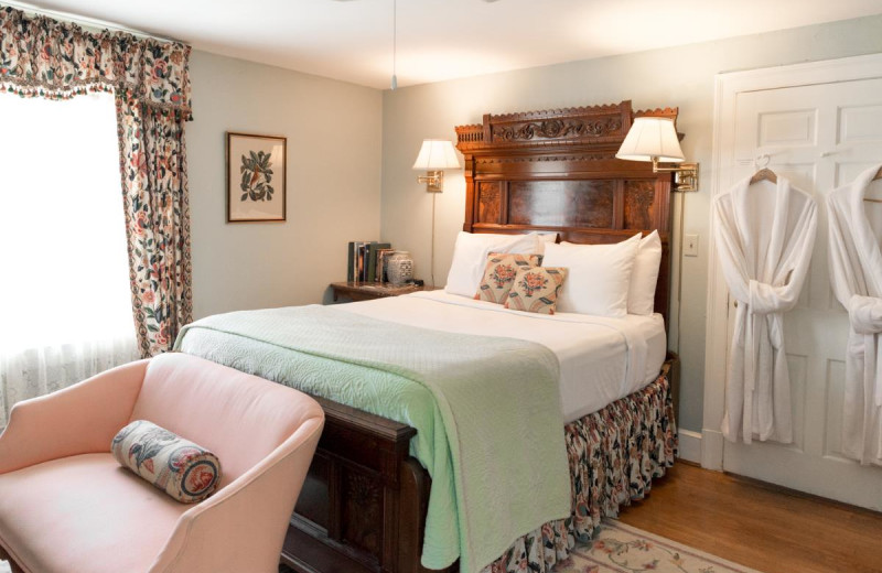 Guest room at Inn at Monticello.