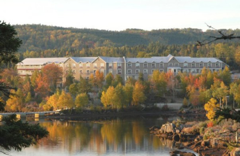 Exterior view of Terra Nova Park Lodge and Golf Course.