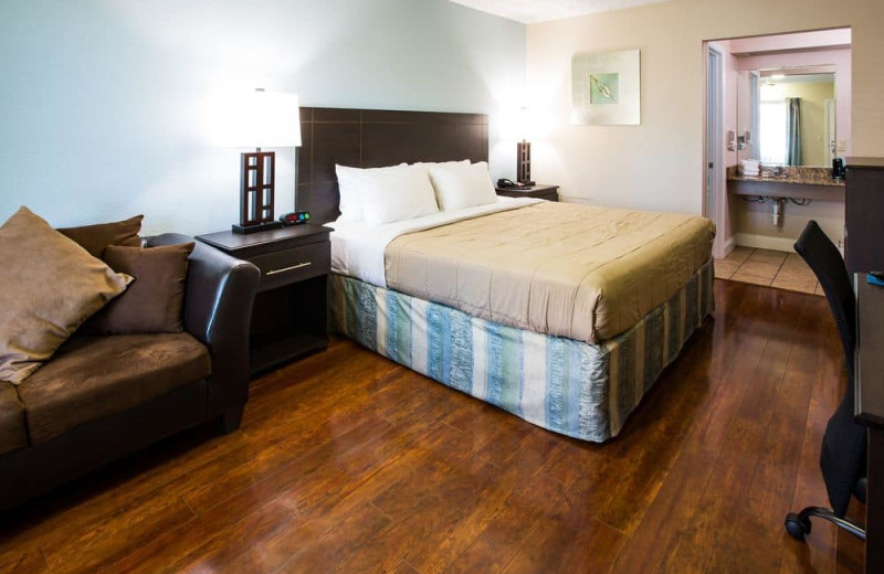 Guest room at Southern Oaks Inn.