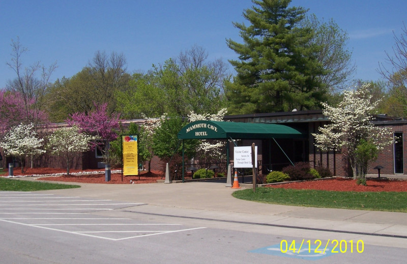 Exterior view of Mammoth Cave Hotel.