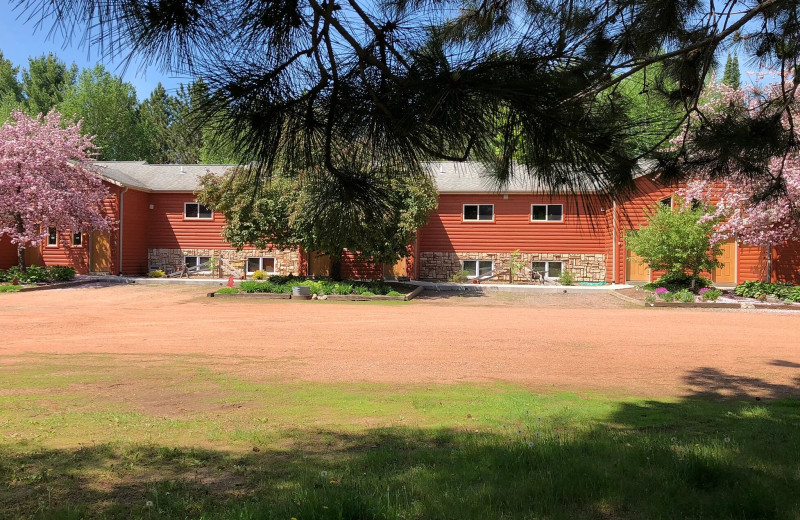 Exterior view of Red Pines Resort 