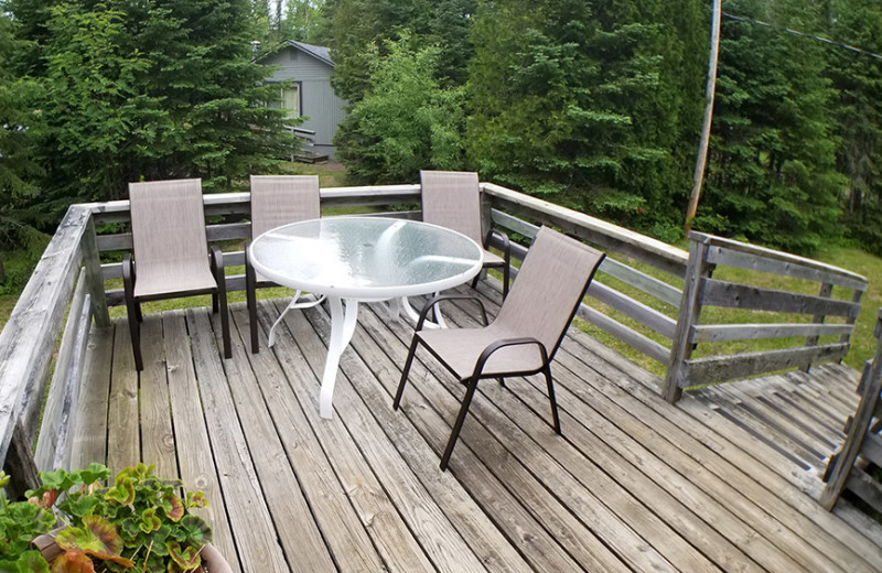 Guest deck at Nor'Wester Lodge 