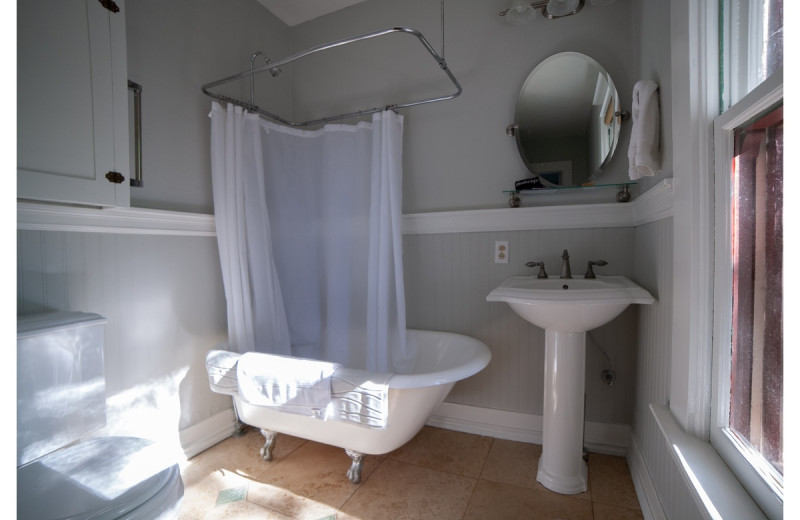 Guest bathroom at Inn At The Gorge.